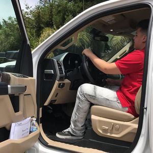 Meet your Posher, Cesar